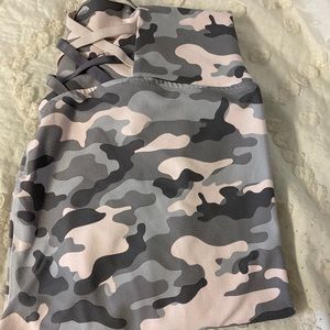 ***Camo Fabletics Leggings***